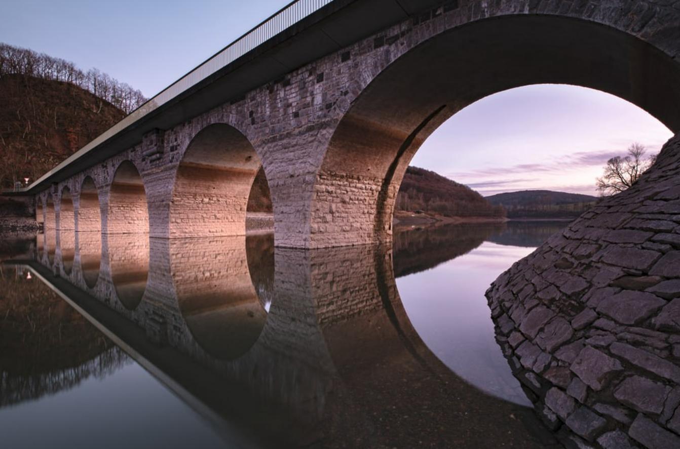 Cosmos和Polkadot的跨链是一回事吗？具体方案有何区分？