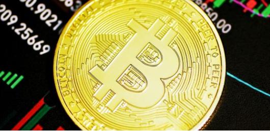 소음 제거: 2018년부터 2022년까지 비트코인과 주식 시장의 상관관계 분석