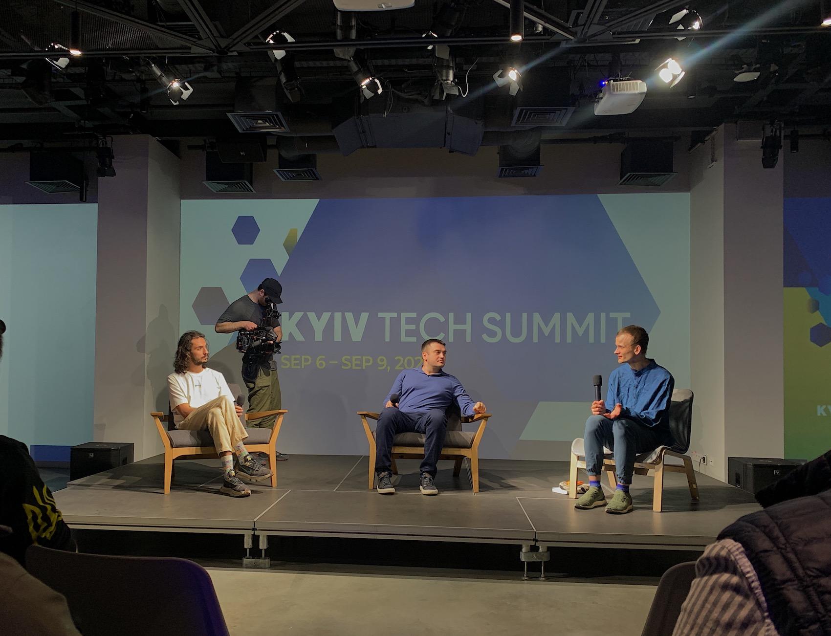 ヴィタリックがキエフテクノロジーサミットに出席し、ウクライナが次のWeb3ハブになる可能性があると述べた。