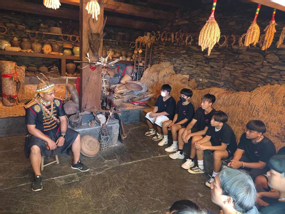 模因、信仰、符號體系與加密部落文化