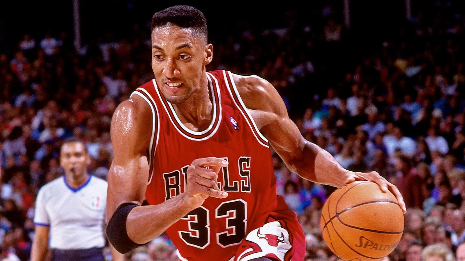Which celebrities in the NBA and NFL are investing in cryptocurrencies?