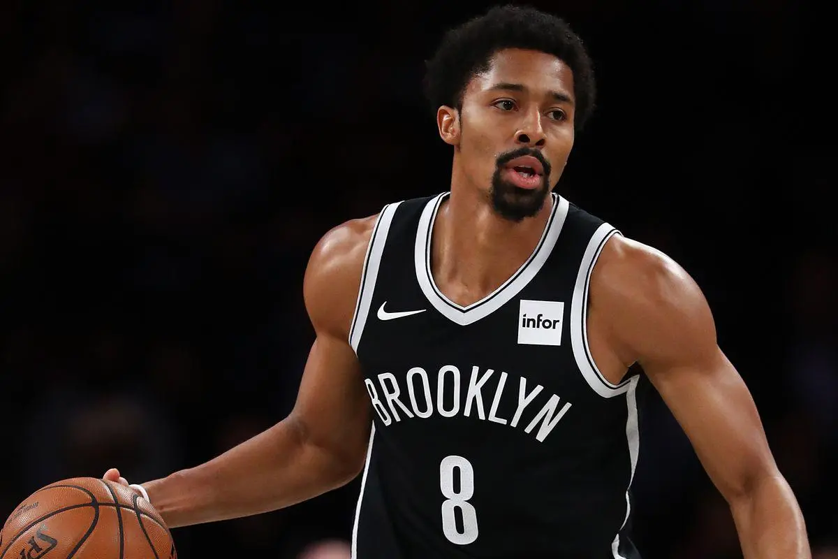 Which celebrities in the NBA and NFL are investing in cryptocurrencies?