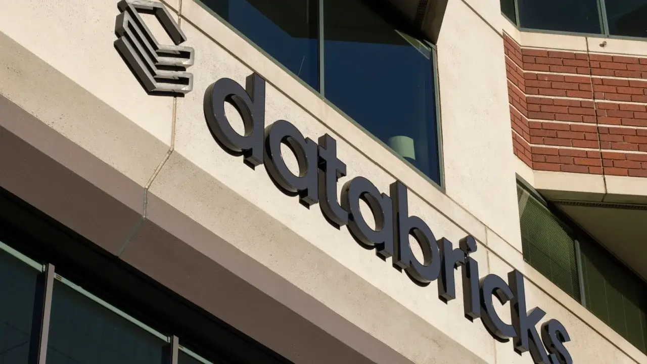 AI 公司 Databricks 在最新一轮融资中筹集 50 亿美元，最新估值达 550 亿美元