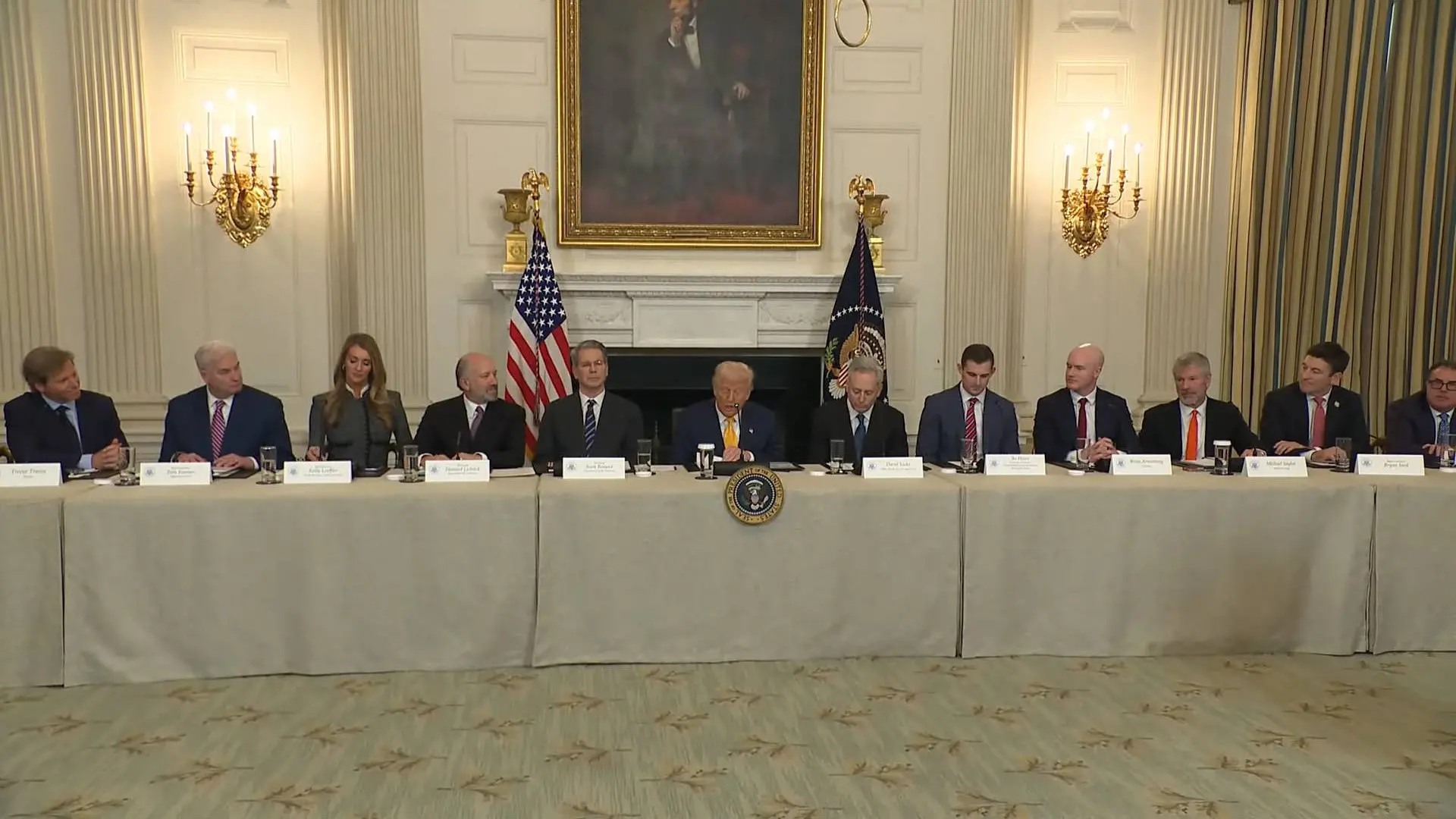 Coinbase rides the wave of U.S. regulation: VIP treatment at the White House Summit, tokenized stocks, expansion, and acquisition rumors
