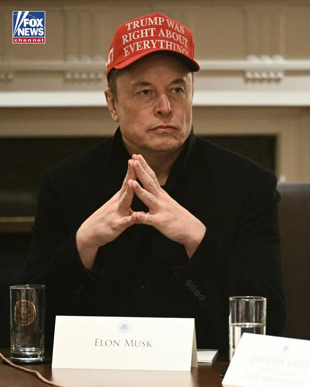 马斯克头戴“特朗普说啥都对”帽子出席内阁会议