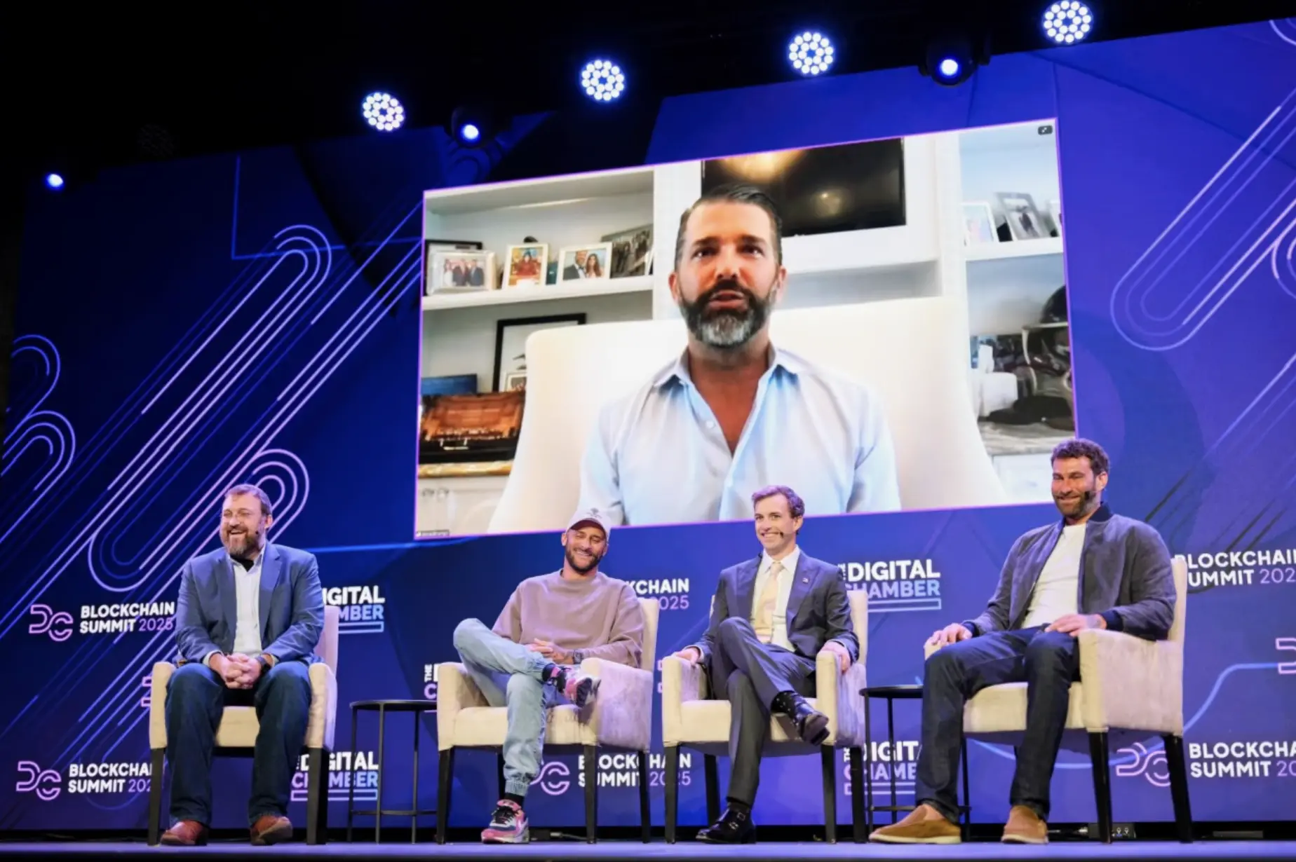 월스트리트 저널: 바이낸스와 트럼프 가족 기업의 거래 협상 및 사면 의혹