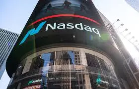 彭博首席财经作家：美股上市公司疯狂买入加密货币的底层逻辑