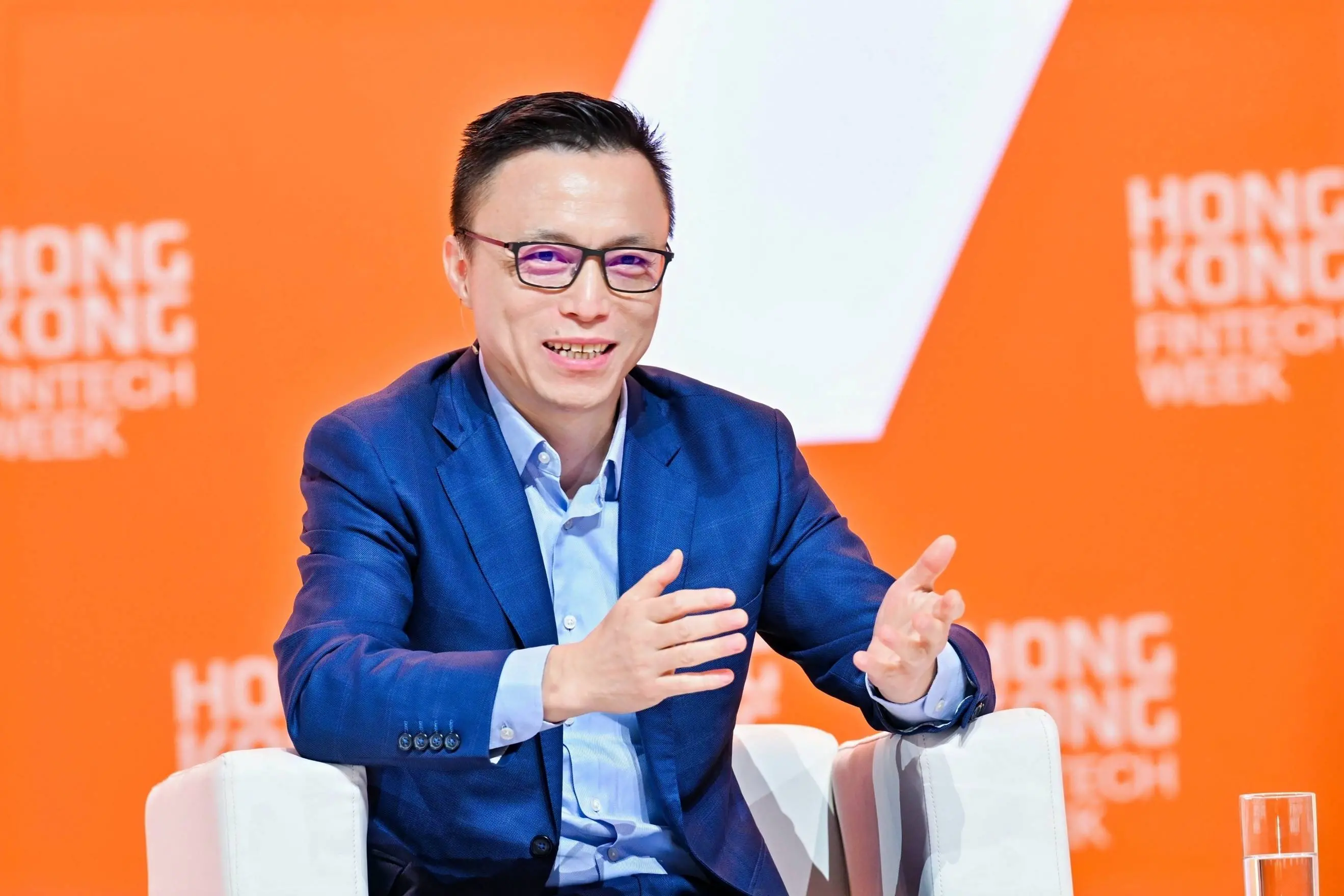 Ant Group plans to apply for the first batch of Hong Kong stablecoin licenses, with a projected annual fund processing volume exceeding one trillion US dollars in 2024
