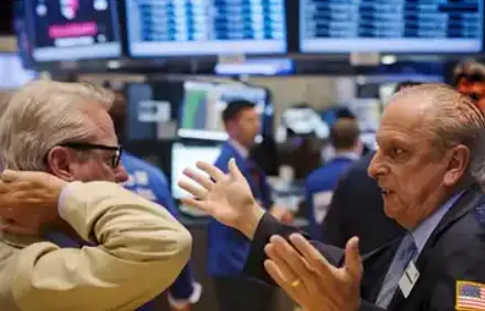 到手的稳定币法案，与坐不住的华尔街银行家们