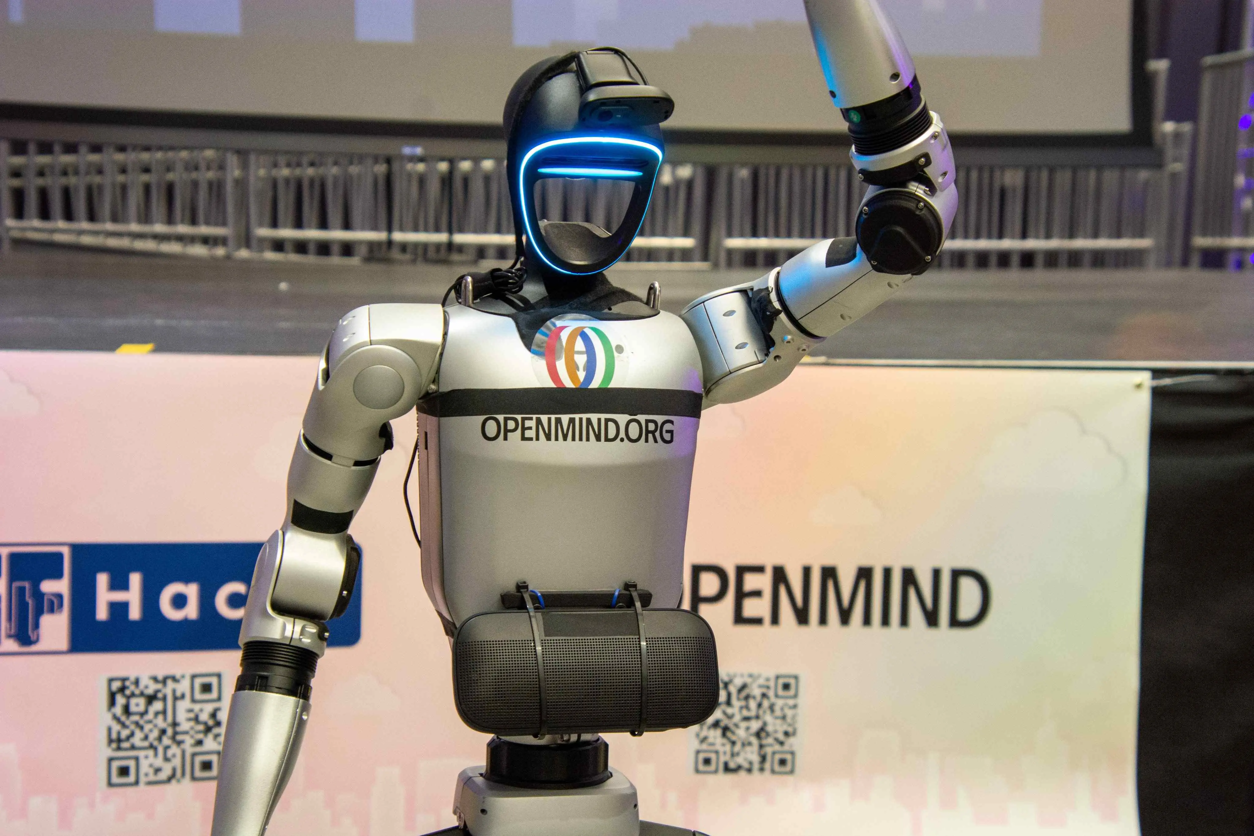 2000万ドルの資金調達を受け、OpenMindはロボットの分散型「Android」システムを構築します。
