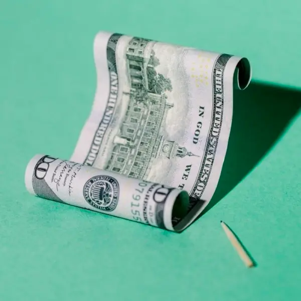 재정 관리가 체인으로 돌아올 때: CeDeFi의 10% 스테이블코인 수익, 새로운 배당인가 아니면 오래된 환상인가?