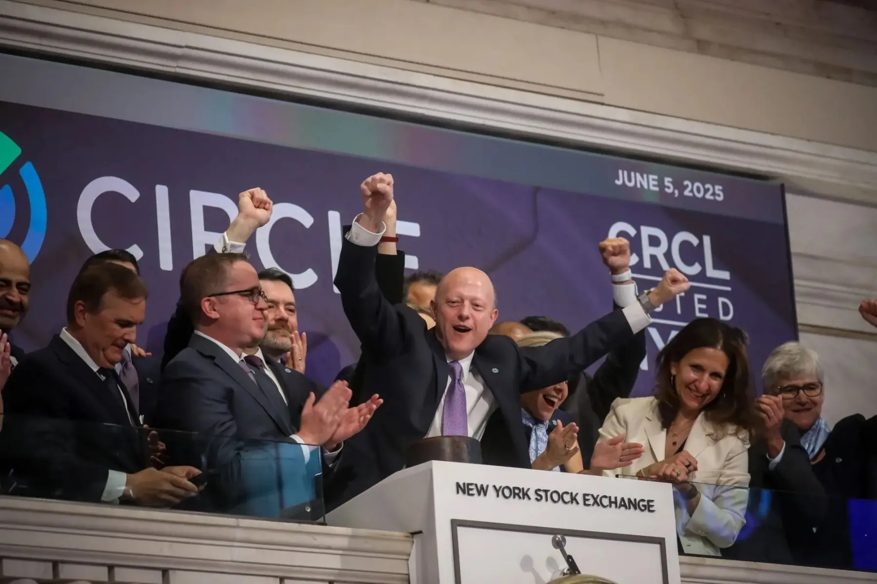 暗号規制の孤独な勇者：Circle CEOはどのようにTetherの包囲と金利低下の二重の絞殺を打破したのか？