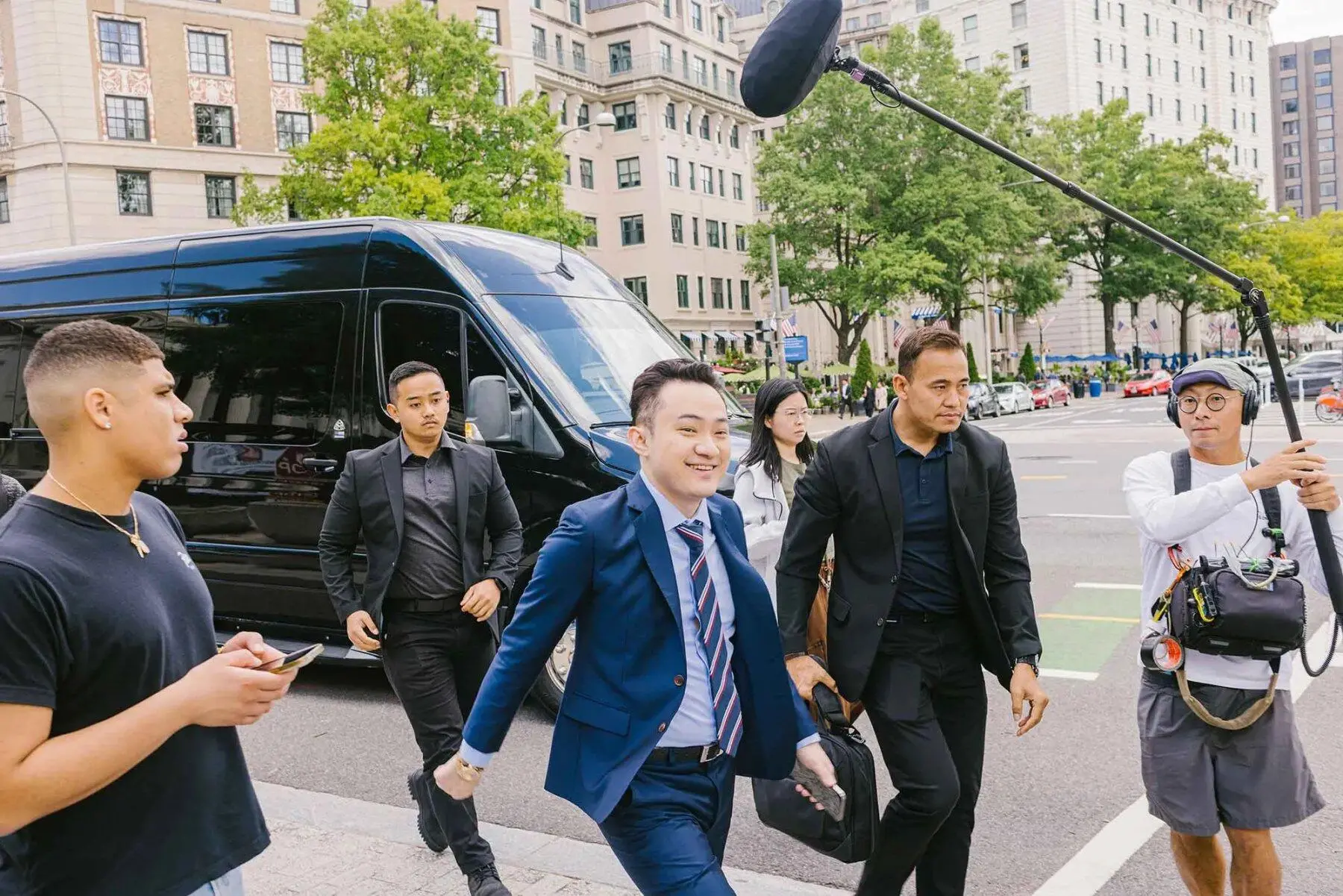 「합법적인」 수확? 트럼프 부부 Meme 코인 광란 뒤의 이익 사슬과 스캔들