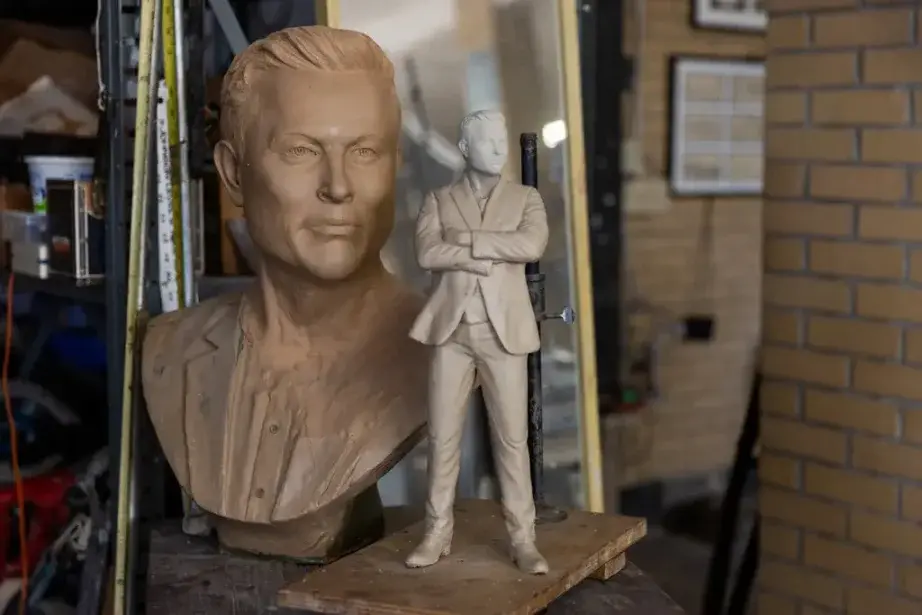 The New York Times: Creating a Golden Statue of Trump, A Crazy Marketing Campaign for Meme Coins