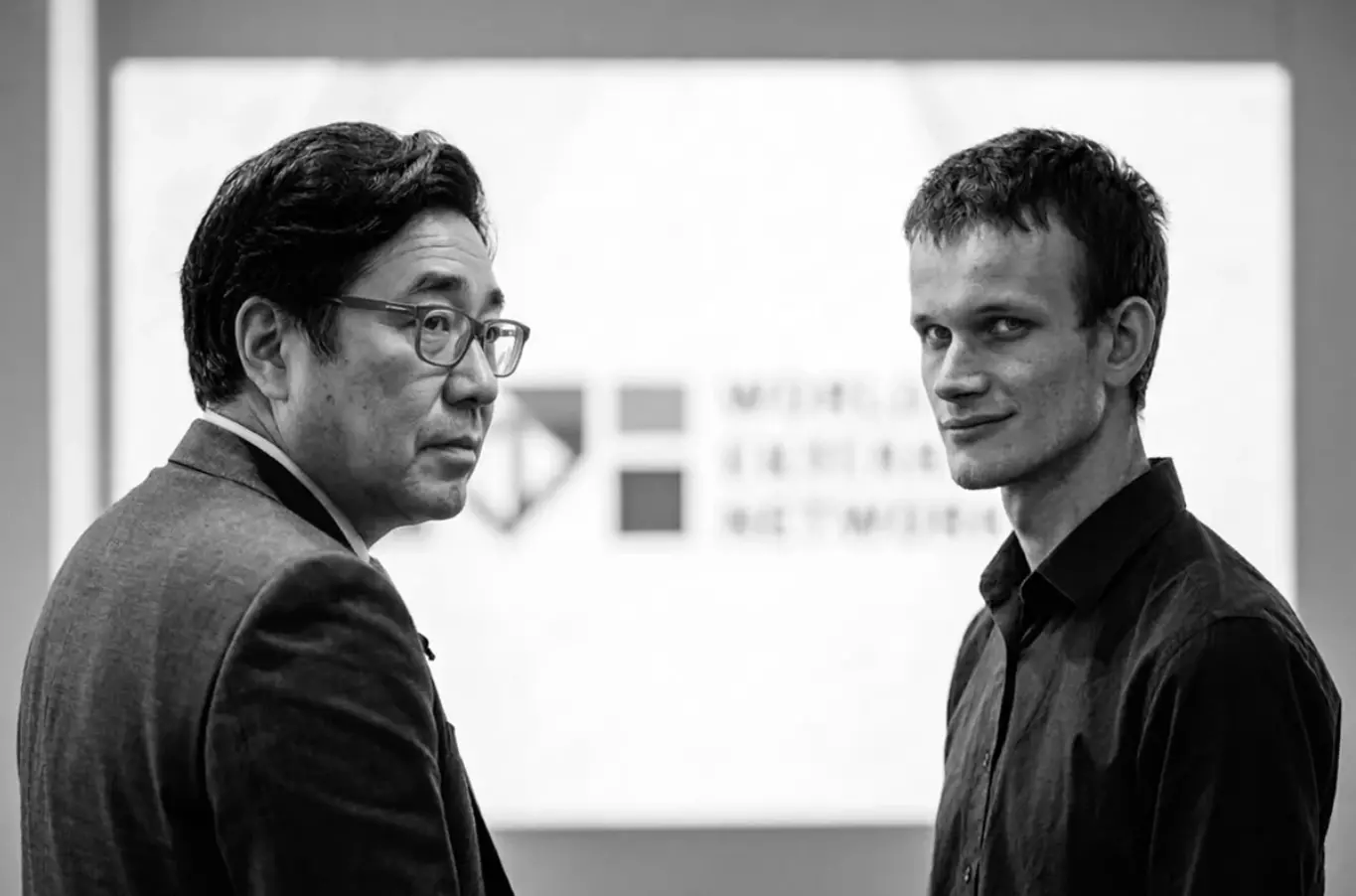 华尔街做空 ETH：Vitalik 已知情抢跑，Tom Lee 还执迷不悟