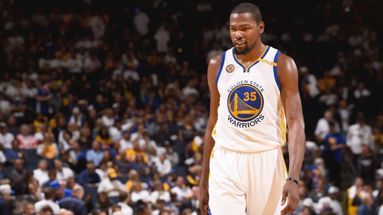 NBA 史上最会投资的一支球队?八年前的勇士,更衣室里坐着一半“投资人”