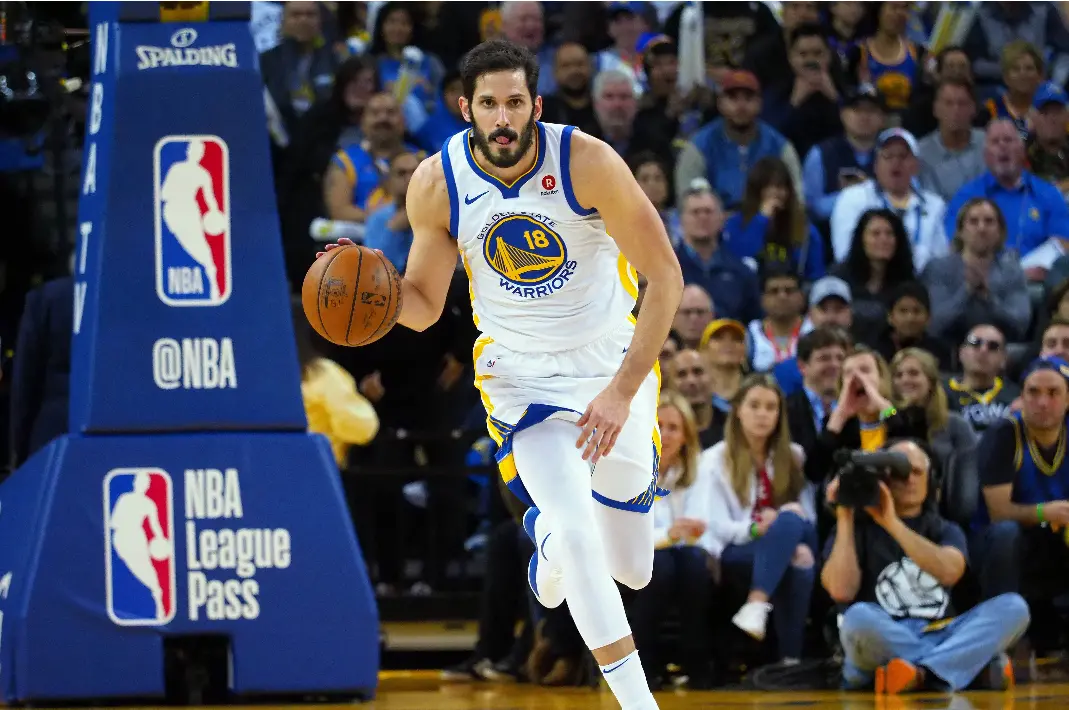 NBA 史上最会投资的一支球队?八年前的勇士,更衣室里坐着一半“投资人”