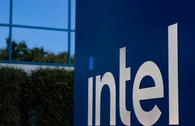 バーンスタインの解説：インテルはアフターマーケットで約20%下落し、サーバーの成長がPC事業の減少に対抗できない